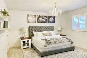 3 sovrum, skrivbord, strykjärn/strykbräda och resesäng