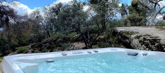 Cozy house with King Bed/Fast Wifi/Hot Tub