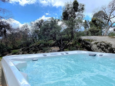 Cozy house with King Bed/Fast Wifi/Hot Tub