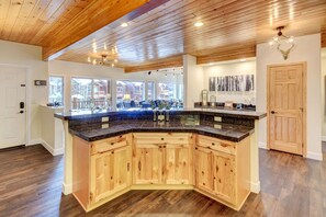 Fridge, microwave, oven, stovetop - Slopeside Luxury Condo 97 A I Hot Tub I Great Views I Best Price I Discounted Attractions (Winter Park)