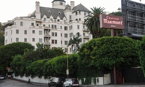 Exterior - Hollywood guesthouse Pkg WiFi AC close to Sunset/Fairfax int. 145 per/night (Los Angeles)