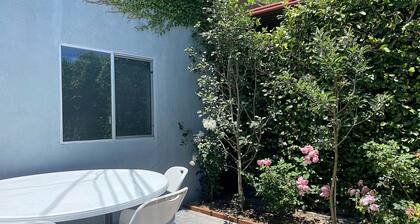 Hollywood guesthouse Pkg WiFi AC close to Sunset/Fairfax int. 145 per/night