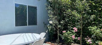 Hollywood guesthouse Pkg WiFi AC close to Sunset/Fairfax int. 145 per/night