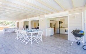 Outdoor dining - Villa Morene plage de Séo (SAINTE ANNE)