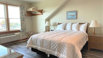 1 bedroom, pillow-top beds, laptop workspace, blackout curtains