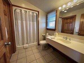 Premium Room, 1 Queen Bed, Balcony, Pool View | Bathroom | Combined shower/tub, jetted tub, free toiletries, hair dryer - Pony Island Inn (Ocracoke)