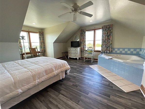 Premium-Zimmer, 1 Queen-Bett, Balkon, Poolblick