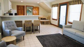 Executive Suite, Pool View | Living area | Flat-screen TV