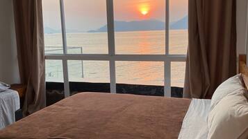 5 quartos, escrivaninha, ferros/tábuas de passar roupa