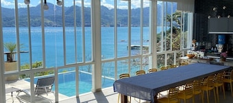 Ponta Leste - Beautiful house on the coast of Angra in a closed condominium with beach.