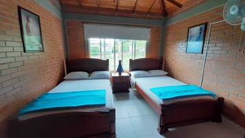 3 bedrooms, desk, free WiFi, bed sheets