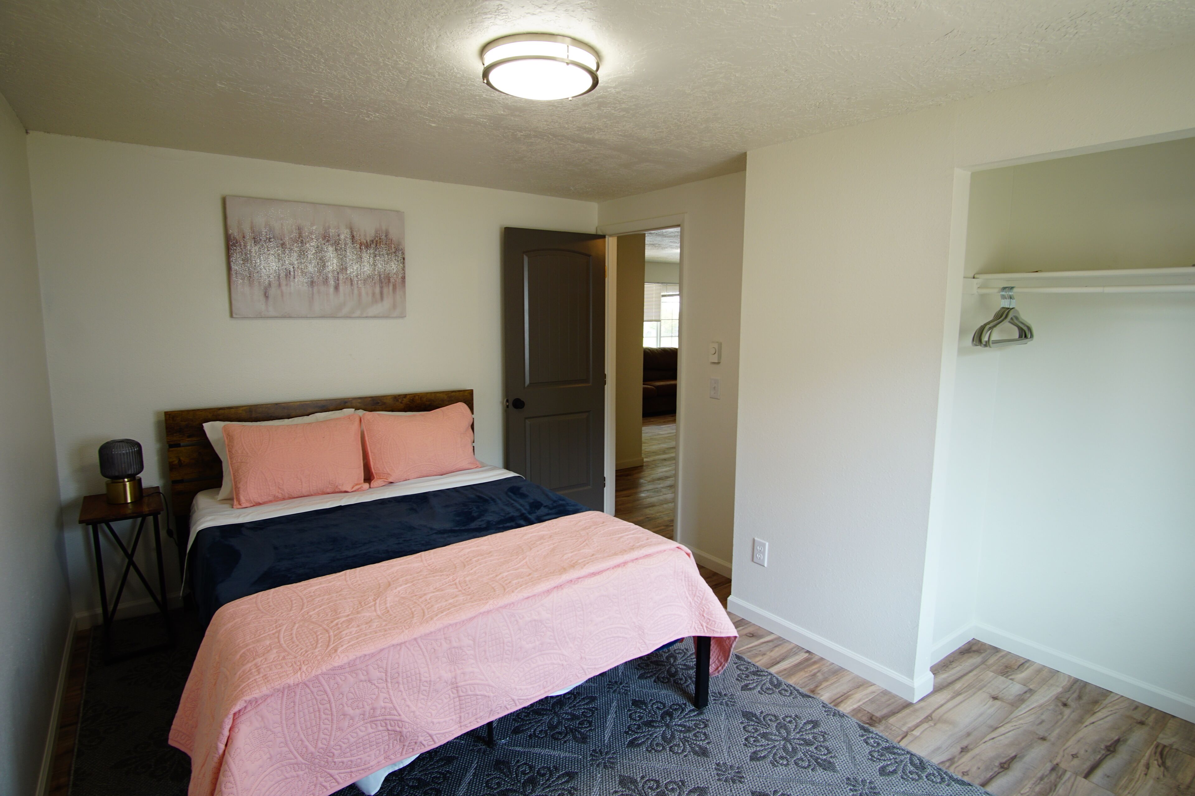 4 habitaciones, tabla de planchar con plancha, cuna de viaje y wifi 