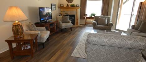 Télévision, cheminée