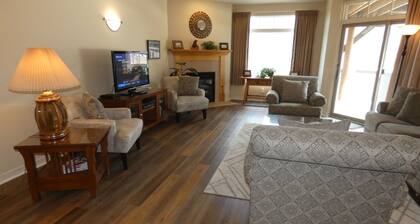 Blue Bird Sky - Ski and Golf Lodge