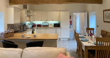 Idyllic Dales Cottage for up to 8 people