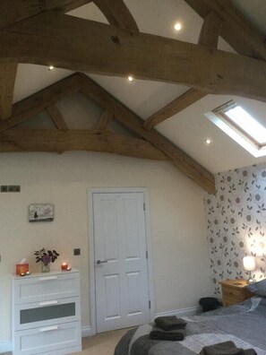 3 makuuhuonetta, vauvan matkasänky, ilmainen Wi-Fi, vuodevaatteet