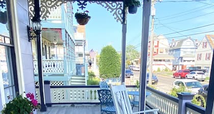 One Bedroom flat 1 block from Beach & 3 blocks from Washington Square