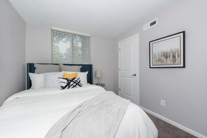 2 bedrooms, desk, iron/ironing board, WiFi