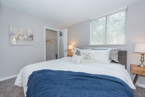 2 makuuhuonetta, työpöytä, silitysrauta/-lauta, Wi-Fi