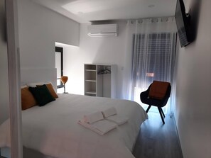 4 chambres, fer et planche à repasser, lit parapluie, Wi-Fi gratuit