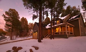 Exterior - Modern Rustic Retreat, Close to NAU, Cul-de-sac, En-Suite Bath For Each Bedroom! (Flagstaff)