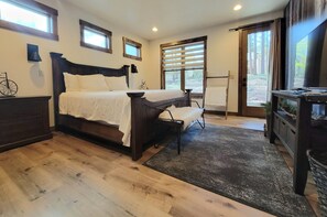 4 bedrooms, travel cot, free WiFi, bed sheets
