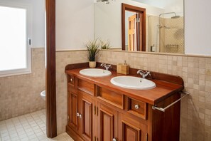 Bathtub, hair dryer, towels