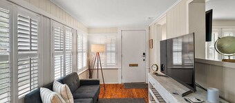 Location! Location! Location! In the middle of Downtown Mt Dora!