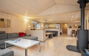 TV, fireplace - 3 bedroom cozy home in Herning (Herning)