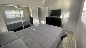 3 bedrooms, desk, free WiFi, bed sheets