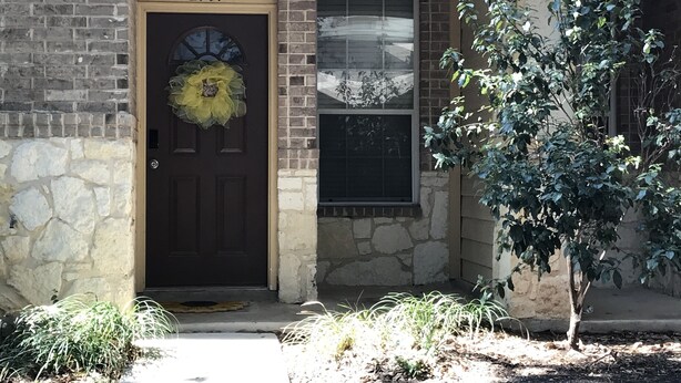 Unclassified image, 1 of 18, button - Quiet townhouse, easy access to 1604 and 281 (San Antonio)