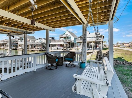 ⭐️⭐️⭐️Escape to Reel Salty…Waterfront in the popular Sea Isle neighborhood!!⭐️⭐️⭐️