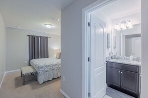 5 bedrooms, desk, iron/ironing board, travel crib