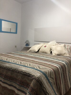 4 bedrooms, iron/ironing board, free WiFi, bed sheets