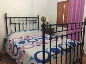 4 dormitorios, tabla de planchar con plancha, wifi gratis y ropa de cama