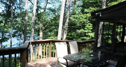 4bd/3b -Tranquil Lakefront rental neighboring Lake Winnipesaukee & Squam