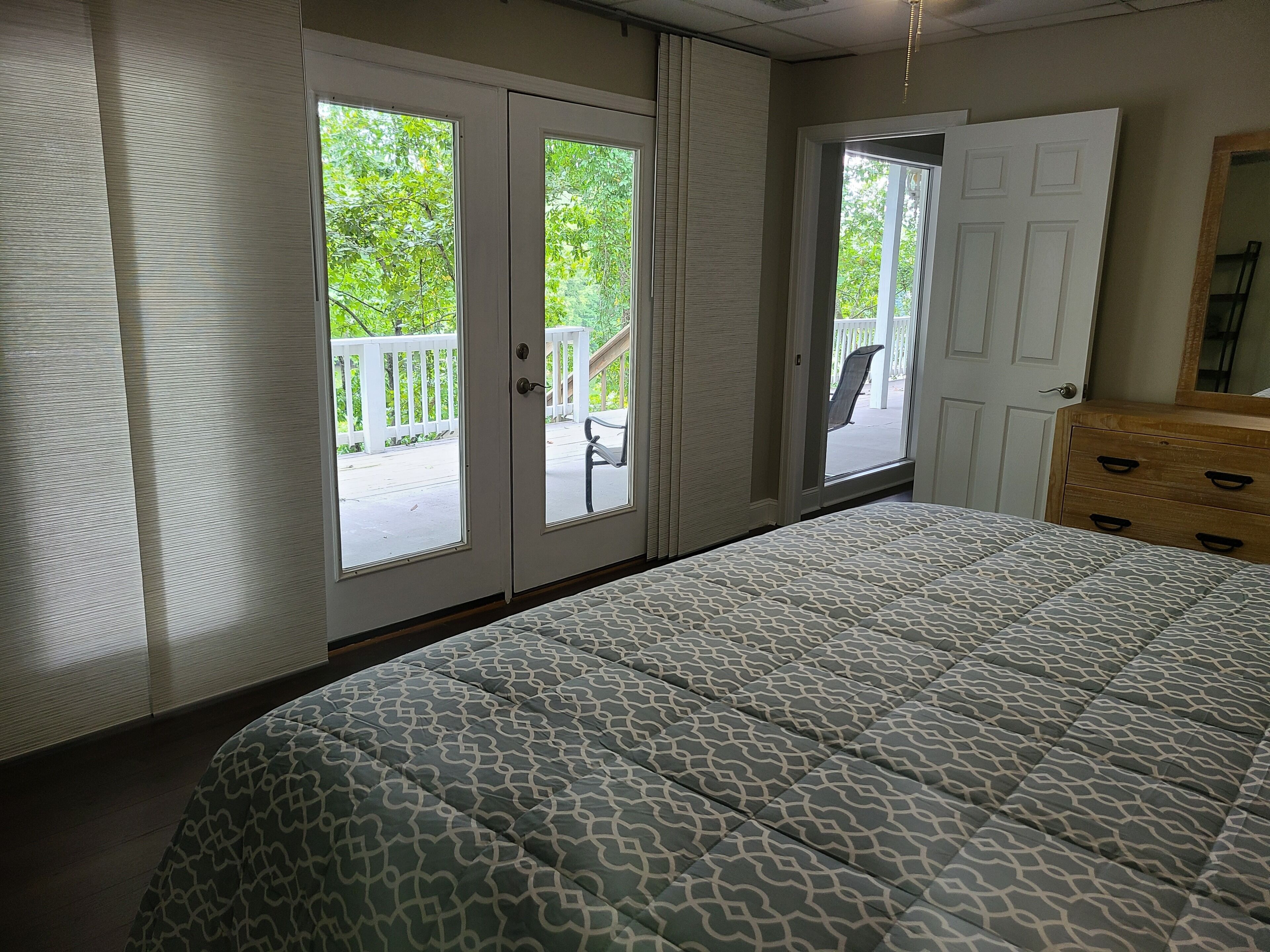 5 dormitoris, planxa i posts de planxar, wifi gratuïta i roba de llit 