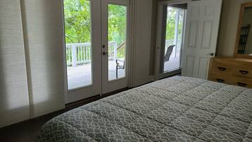 5 bedrooms, iron/ironing board, free WiFi, bed sheets