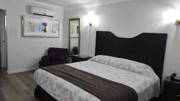 Executive Room | Down comforters, in-room safe, desk, laptop workspace