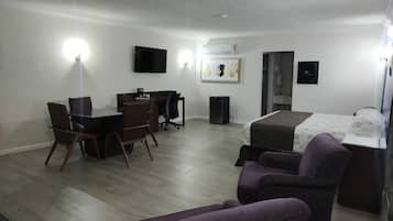 Luxury Studio Suite | Living area | 40-inch Smart TV with cable channels, TV