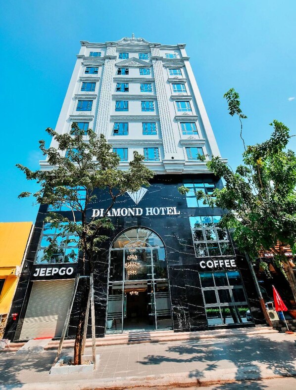 Vista frontal de la propiedad