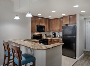 Fridge, microwave, oven, stovetop - 1 Bedroom Deluxe Condo - National Harbor -Pools & more! (Oxon Hill)