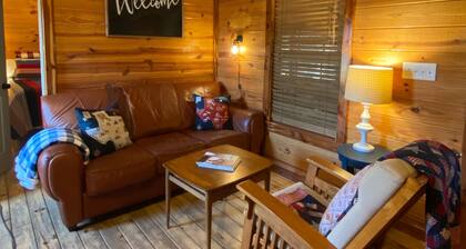 Open modern Cabin, fishing, shooting range, tranquil/private, firepit, 4W, canoe