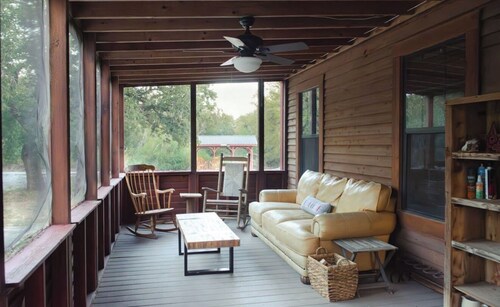 Modern Private Cabin, Fishing, Shooting Range, Fire Pit, 4WD Trails & Canoeing