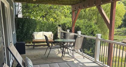 Lake front cottage 4 bedroom, 2 full bathroom