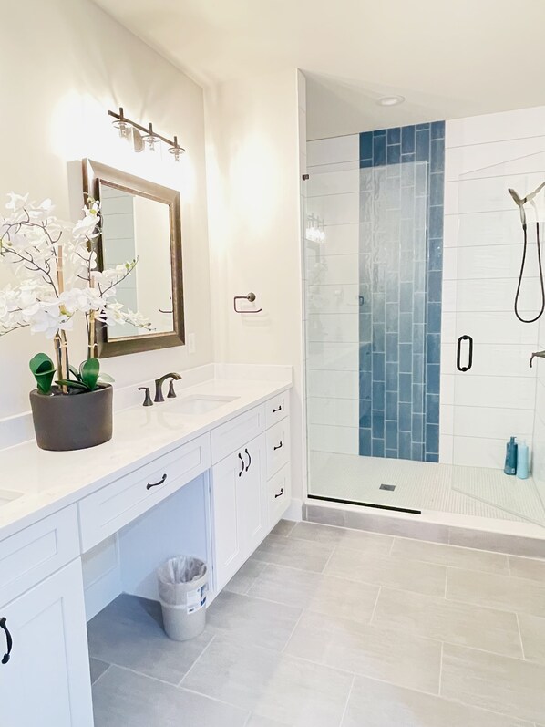 Combined shower/tub, hair dryer, towels, soap