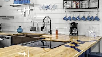 Frigorífic, microones, forn i placa de cuina