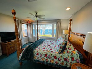 3 bedrooms, free WiFi, bed sheets - Dreamy Lake House - Erie, PA (Erie)