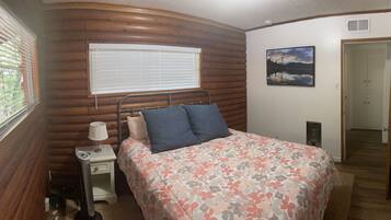 4 bedrooms, free WiFi, bed sheets, wheelchair access