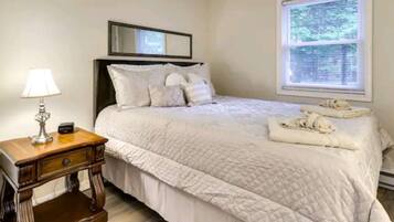 5 bedrooms, iron/ironing board, free WiFi, bed sheets